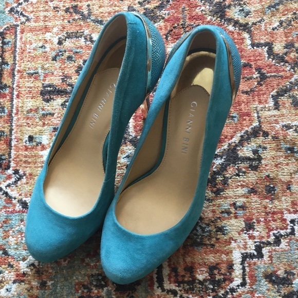 ~3 for $20~ Gianni Bini suede heels - Picture 1 of 8